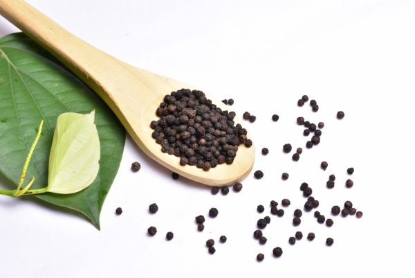 Whole Black Pepper LR